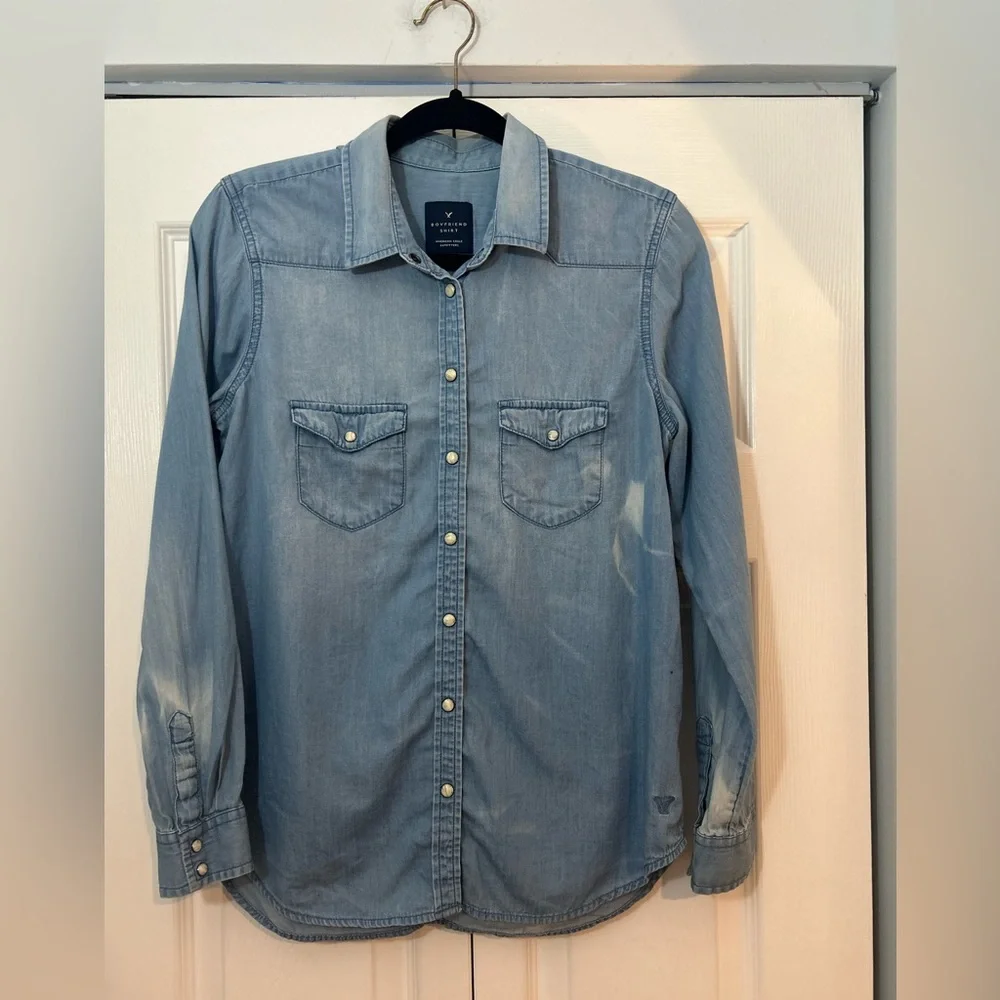 American Eagle Outfitters Boyfriend Denim Button Up Shirt Women’s Chambray M - Picture 4 of 7